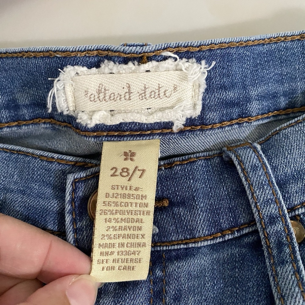 Altard State Jeans Women Light‎ Blue Distressed Holey Cut Off Size 28/7 - Picture 3 of 6